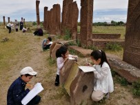 MEZAR TAŞLARı - Bitlisli Öğrenciler Tarihi Mezarlıkta Ders Yaptı