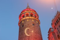 HALİÇ METRO GEÇİŞ KÖPRÜSÜ - İstanbul'un Tarihi Simgeleri Kırmızı Beyaza Büründü
