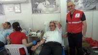Mustafakemalpaşa Kaymakamı Koçberber'den Kan Bağışına Destek