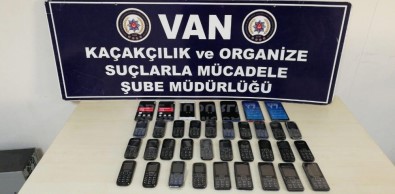 Van'da 36 Kaçak Cep Telefonu Ele Geçirildi