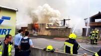 MÖNCHENGLADBACH - Almanya'da Korkutan Yangın