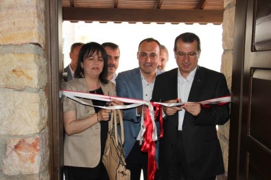 Anadolu Lisesi Yamalı İnşaat Kütüphanesi Törenle Açıldı