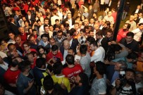 ÇEKIM - Binali Yıldırım, Türkiye-İzlanda Maçını Gençlerle Birlikte İzledi