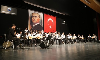 Büyükçekmece Belediyesi Halk Akademisi'nde Mezuniyet Coşkusu