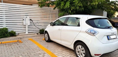 Çeşme Marina’da Elektrikli Araç Şarj İstasyonları Faaliyete Başladı