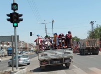 Diyarbakır'da Tarım İşçilerinin Kamyonette Tehlikeli Yolculuğu