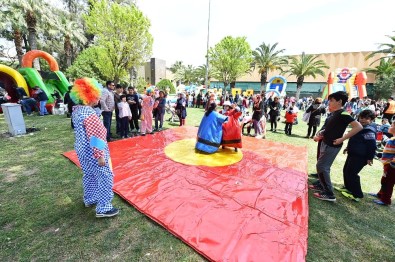 İzmir Büyükşehir Belediyesi'nden Çocuklara Karne Hediyesi