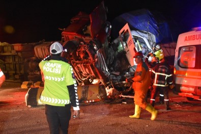 Kırıkkale'de Trafik Kazası Açıklaması 2 Ölü, 17 Yaralı
