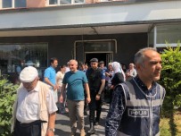 ÇEVİK KUVVET POLİSİ - Ataşehir'de Riskli Binanın Boşaltılması Sırasında Arbede Çıktı