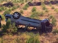 DEĞIRMENBAŞı - Bariyere Çarpan Otomobil Tarlaya Uçtu Açıklaması 1 Ölü, 4 Yaralı