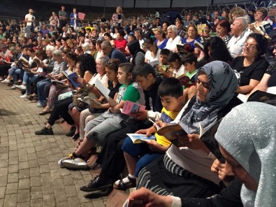 Büyükçekmece'de Binlerce Kişi Aynı Anda Kitap Okudu