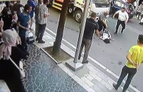 DÜZCE ÜNİVERSİTESİ - Kamyonet Çocuğa Çarptı, Kaza Anı Kameraya Yansıdı