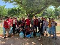 TOPLUM MERKEZİ - Mesire Alanı İle Parklar Gönüllüler Tarafından Temizlendi