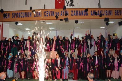 Oltu İbn-İ Sina Mesleki Ve Teknik Anadolu Lisesi'nden  Coşkulu Mezuniyet Programı