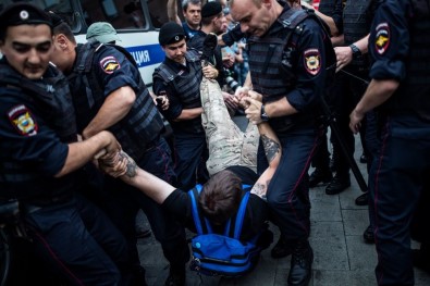 Rus Gazeteci Protestosu Kremlin'e Sıçradı