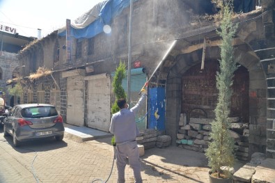 Diyarbakır'da İlaçlama Çalışmaları Devam Ediyor