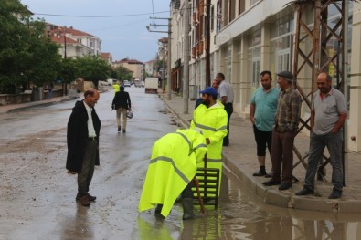 Karaman'da Su Baskınlarına Belediye Ekipleri Anında Müdahale Etti