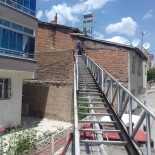 KIRLANGIÇ - Mahsur Kalan Kırlangıcı İtfaiye Ekibi Kurtardı