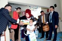 KARNE HEYECANI - Miniklerin İlk Karne Heyecanı