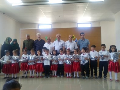 Okul Öncesi Öğrencileri Kur'anı Kerim Okuyarak Okula Veda Ettiler