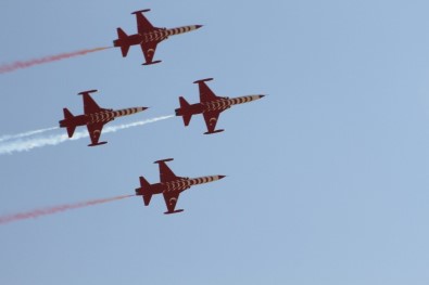 Türk Yıldızları 18 Yıl Sonra Yine Isparta Semalarında