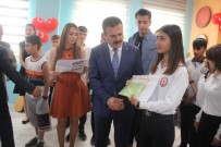 İDRIS AKBıYıK - Vali Akbıyık'tan Karne Dağıtımı