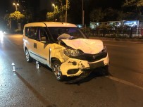 Beşiktaş'ta Ticari Aracın Çarptığı Otomobil Takla Attı; 2 Yaralı