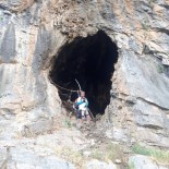 DAĞLıCA - Doğa Tutkunları Sıdık Tepe Mağarasını Gezdi