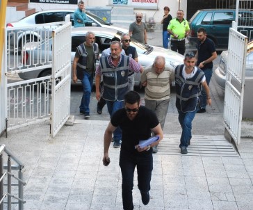 Katilleri Yakalamak İçin 50'Den Fazla Güvenlik Kamerası Tek Tek İncelendi