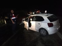 Otomobil İle Hafif Ticari Araç Çarpıştı Açıklaması 4 Yaralı