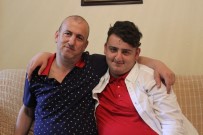 BABALAR GÜNÜ - (Özel) Hayatını Engelli Oğluna Adayan Babaya  'Yılın Babası' Plaketi