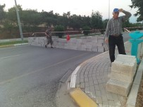 Pamukkale'ye Giden Yolu Briketle Duvar Örüp Trafiğe Kapattılar