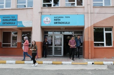 Tosya'da Bin 26 Öğrenci TYT Sınavında Ter Döktü