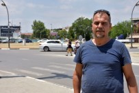 Yayalar Geçsin Diye Yolu Aracıyla Kapattı