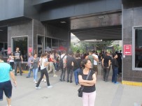 MARMARA ÜNIVERSITESI - YKS Sınavı İçin Koşarak Okula Gelen Öğrenciler Sınava Son Anda Yetişti