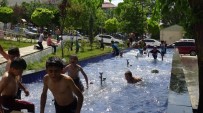 KAZIM KOYUNCU - Çocuklar Süs Havuzlarında Serinlemeye Çalıştı