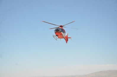 Dağlık Arazide Düşen Öğretmen, Ambulans Helikopterle Kurtarıldı