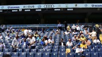 SAYGI DURUŞU - Fenerbahçe'de Mali Genel Kurul Başladı