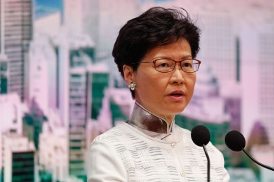 Hong Kong Lideri Halktan Özür Diledi