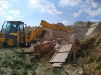 ORTAHISAR - Kapadokya'da 9 Kaçak Yapı Daha Yıkılıyor