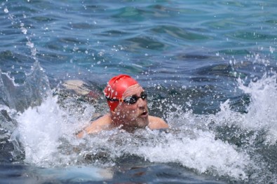 Kaş'ta Meis Açık Deniz Yüzme Yarışı Yapıldı