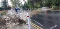 KıBRıS - Kıbrıs'ta Yaz Yağmurları Araçları Devirdi