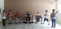 Minikler 'Babalar Günü'nü Çektikleri Kliple Kutladı