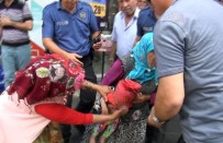 DİLENCİ OPERASYONU - (ÖZEL) Kucağında Bebekle Polise Yakalanan Kadın Dilenciden 'Bebeği Yere Çarparım' Tehdidi