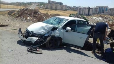 Siirt'te Otomobil İle Kamyon Çarpıştı Açıklaması 10 Yaralı