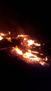 Artvin'in Yusufeli İlçesi Dokumacılar Köyünde Yangın