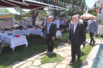 Celalettin Topçu Fetihler Hayır Hizmetleri Vakfı'ndan Ezine'de Hayır Yemeği