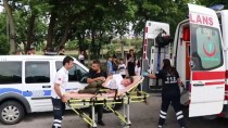 SERVERGAZI - Denizli'de Kamyonla Halk Otobüsü Çarpıştı Açıklaması 1 Yaralı