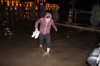 SAĞANAK YAĞMUR - Erzurum'da Şiddetli Yağış Sonrası Yollar Göle Döndü