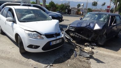 Hatay'da Trafik Kazası Açıklaması 2 Yaralı